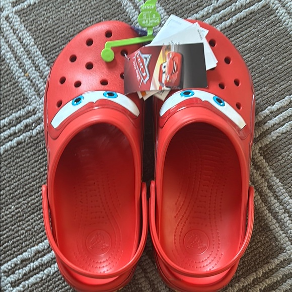 New with Tags CROCS Size 12 Red Lightning McQueen Disney shoes - Picture 4 of 7